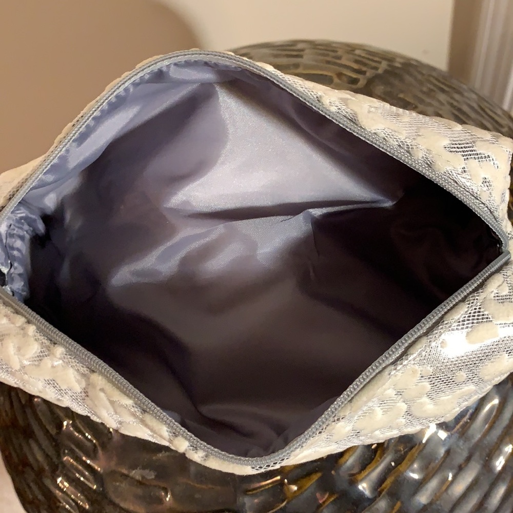 MAC COSMETICS BAG - Picture 4 of 4